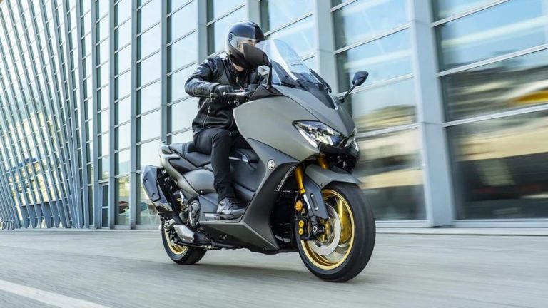 Le permis moto automatique est adapté pour des déplacements en scooter en ville après une formation de très bon niveau.